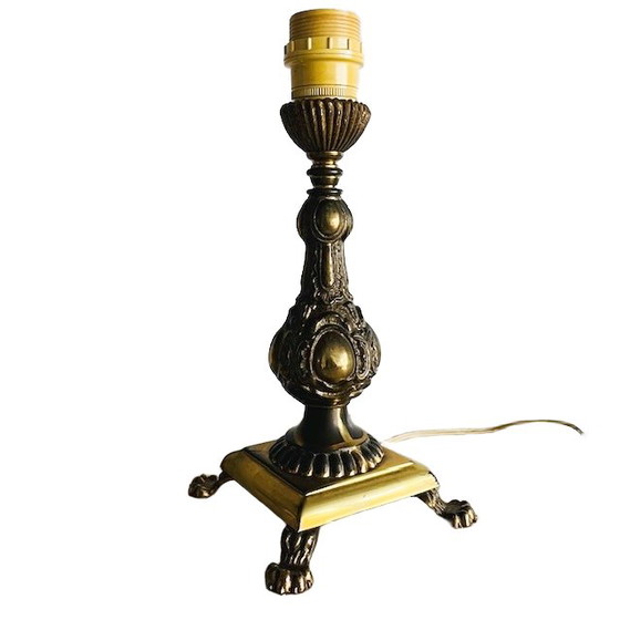 Image 1 of Lámpara francesa de base alta de latón barroco con patas de garra, década de 1950