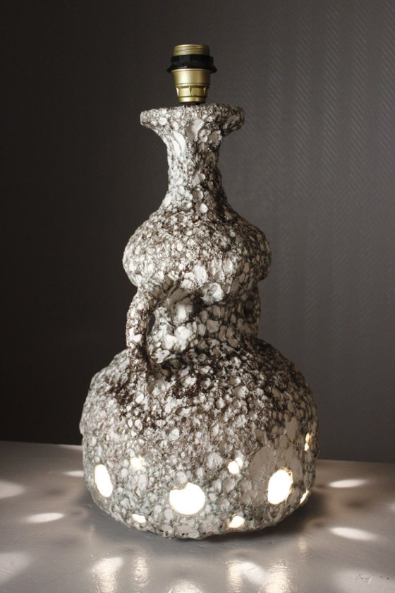 Image 1 of Grote, dikke keramische lampvoet in lavavorm, brutalistisch ontwerp, dubbele verlichting, jaren 70
