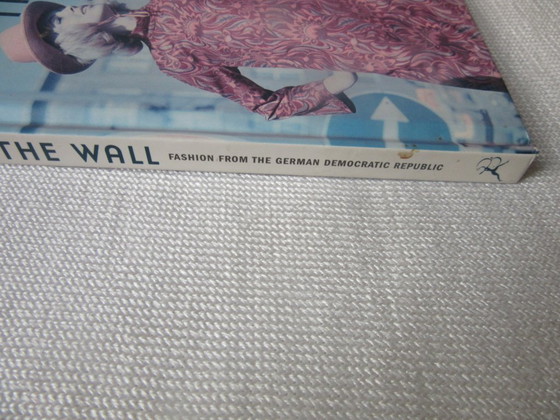 Image 1 of OFF THE WALL Oost-Duits modeboek 1964-1980 fotogeschiedenis hardcover
