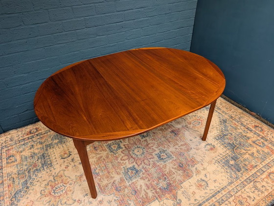Image 1 of Vintage round extendable dining table, 1960s