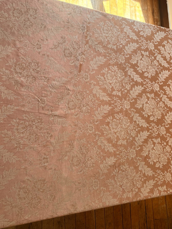 Image 1 of Tischdecke aus Seidendamast 19.