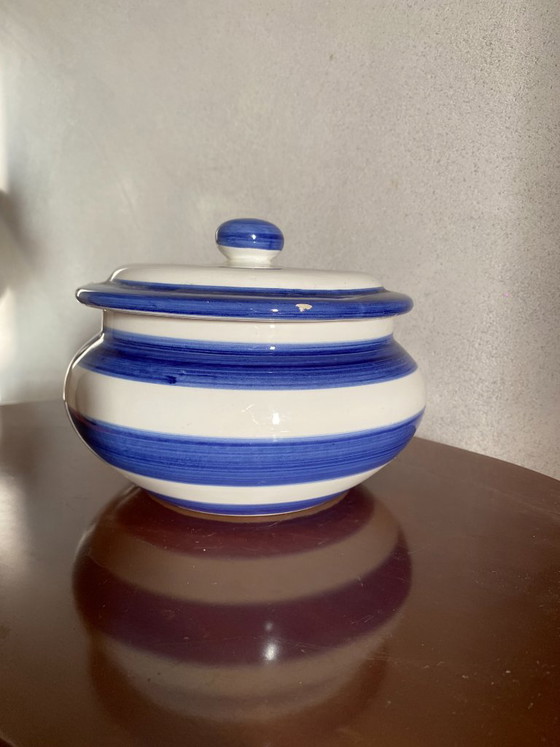Plat de service couvert vintage Fortebraccio Ceramiche, peint à la main en bleu et blanc – Italie (photo 6 of 7)