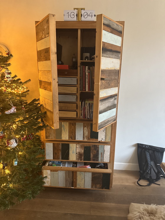 Image 1 of Mobiletto in legno di quercia recuperato di Piet Hein