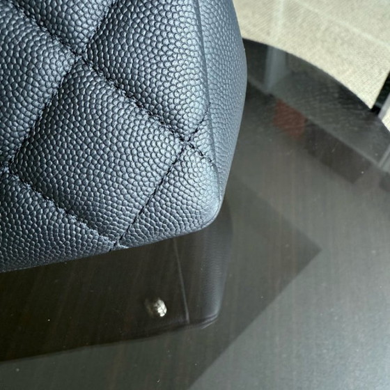 Image 1 of Chanel Business Affinity - Caviar acolchado negro con herrajes dorados