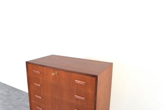 Image 1 of Deense teakhouten ladekast uit het midden van de 20e eeuw, jaren 60.