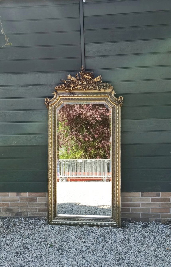 Image 1 of Grand miroir ancien à cadre doré et couronne