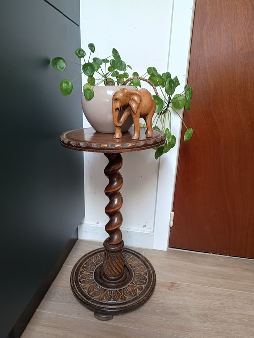 Sockel aus Massivholz