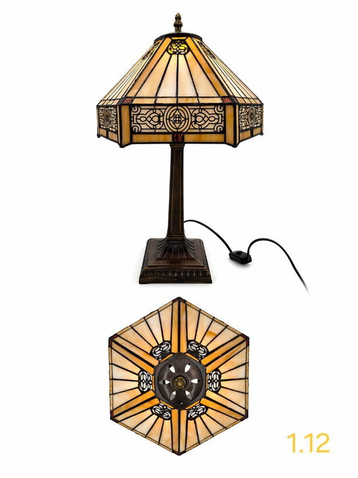 Beautiful Tiffany-style table lamp 50x30