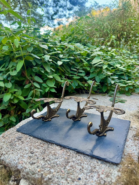 3 vintage baroque brass coat hooks Italy – Decorative Objects (photo 14 of 15)