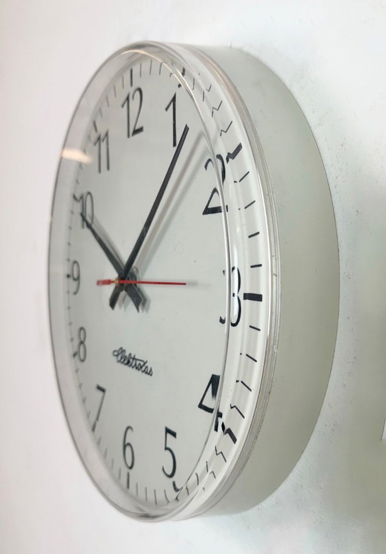 Image 1 of Vintage kantoorwandklok van Elektročas, jaren 90.