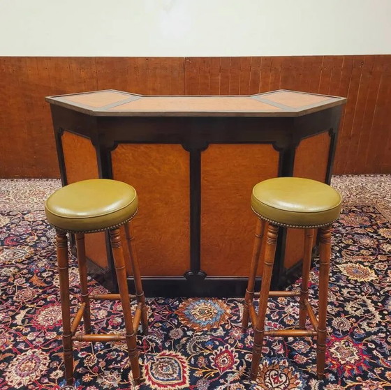 English Chesterfield mahogany bar fully upholstered in leather, Barstools (photo 4 of 22)