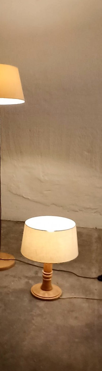 Image 1 of Lampe de table vintage à pied en bois