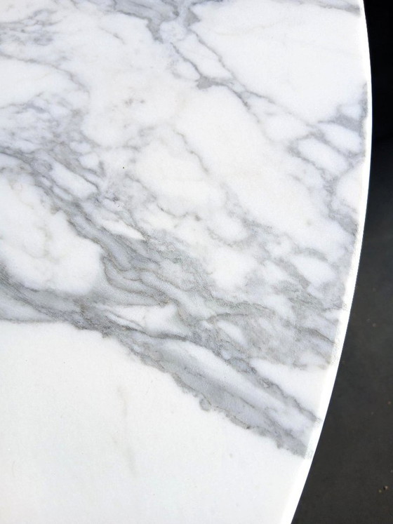 Dining Table (Ø 130 cm) After a Design by Eero Saarinen / Arabescato Corchia Oro Marble (photo 5 of 12)