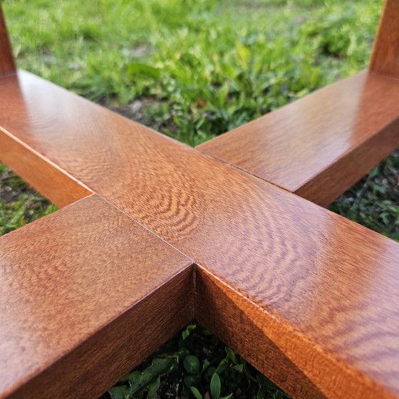 Image 1 of Tavolino laterale classico in legno di forma rotonda
