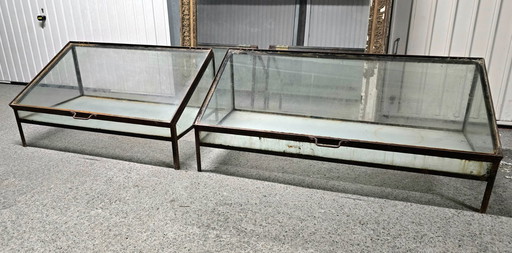 Pair of inclined display cases - Early 20th century