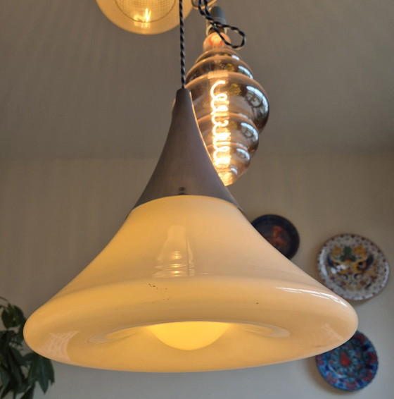 Image 1 of Lampe spatiale Glasshutte opaline chromée