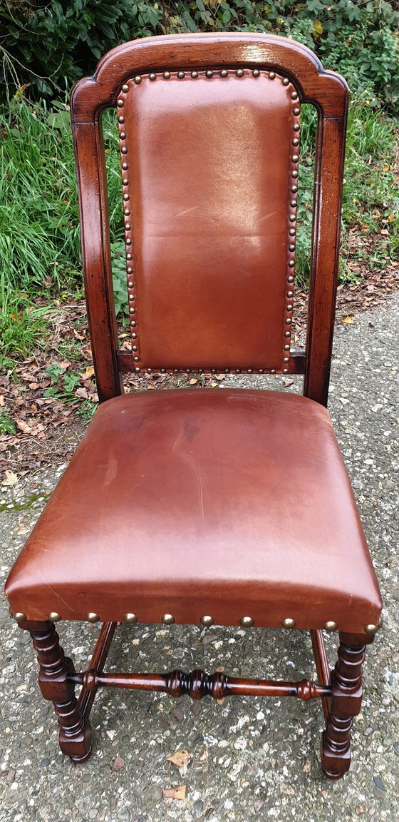 Image 1 of 4 chaises de salle à manger anciennes Royal