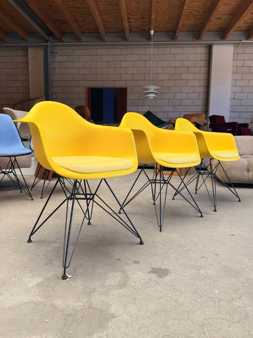 Silla Vitra Eames DAR con cojín fijo (Stock: 3) – eetkamerstoelen, Metal, Plastic