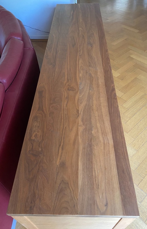 Image 1 of Massief Amerikaans notenhouten dressoir 220 cm