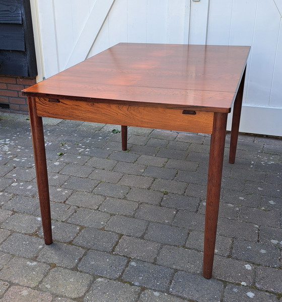 Image 1 of Mesa de comedor de diseño danés en madera de palisandro.