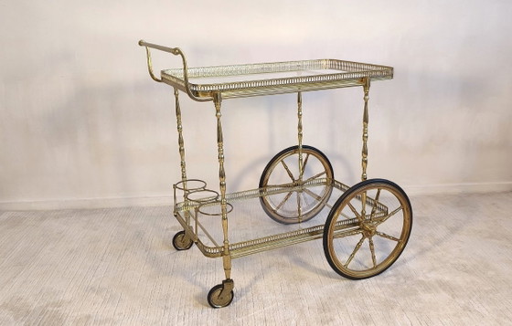Image 1 of 😍✨ Prachtige serveerwagen op wielen van messing en glas van Maison Baguès - Hollywood Regency, jaren 50 ✨😍