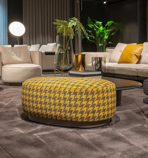 Minotti - Torii Bold Curved Pouf