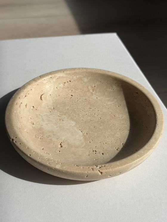 Image 1 of Klein rond travertin marmeren serveerplateau / travertine marble tray – minimalistisch design