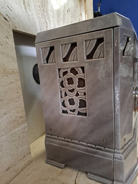 Image 1 of Stove