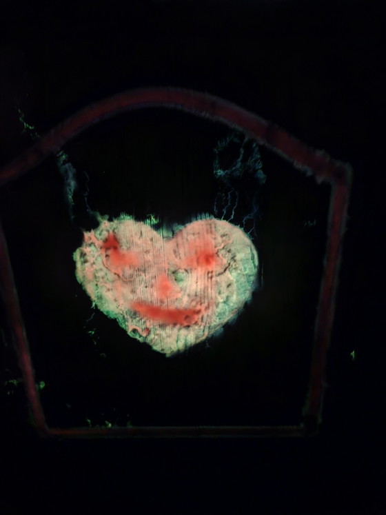 Image 1 of Uniek Epoxy Nachtkastje | Lichtenberg &Glow-in-the-Dark Hart