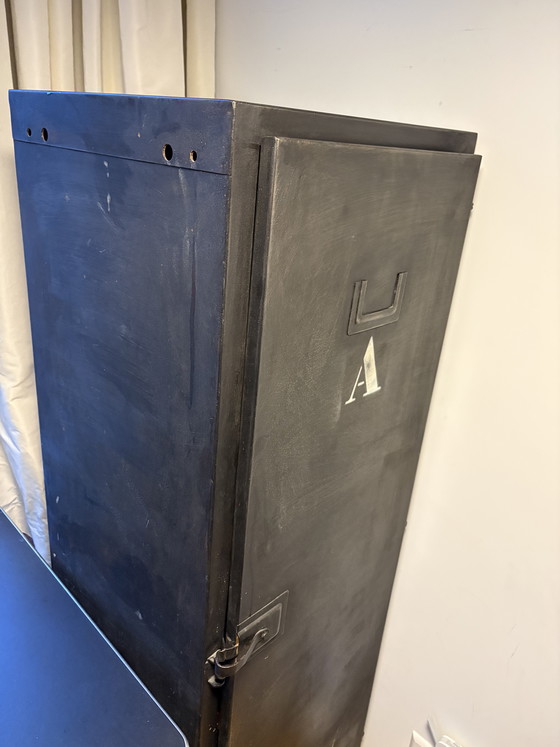 Image 1 of Designer-Eisenschrank