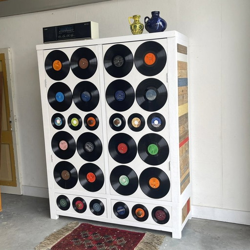 Mobiletto portadischi in legno di recupero fatto a mano e mobiletto portadischi in vinile