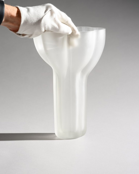 Image 1 of Vaso scultoreo Rosenthal Duo Tapio Wirkkala in vetro satinato e rara porcellana nera