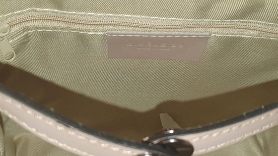 Image 1 of Gisèle 39 Ledertasche, die sich in einen „Venus“-Rucksack verwandeln lässt. Neu