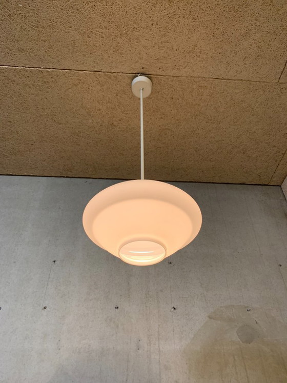 Image 1 of Lámpara colgante RZB Leuchten, Alemania de cristal opalino blanco.