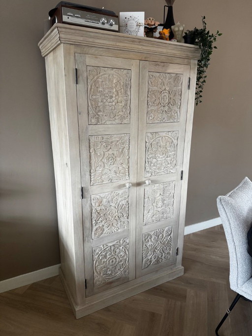Armoire en bois massif (himalaya, maison du monde)