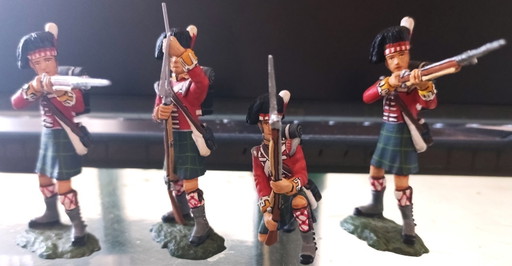 Set mit 4 Zinnsoldaten, 2. Schottisches Bataillon, 92. Gordon Highlanders, Frontfiguren von 1815, Maßstab 1:32, 1996