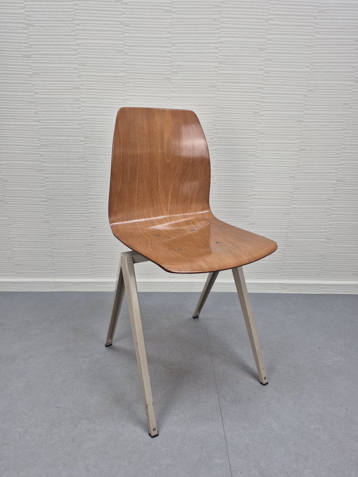 Galvanitas s22. Vintage schoolstoel, stapelbaar.