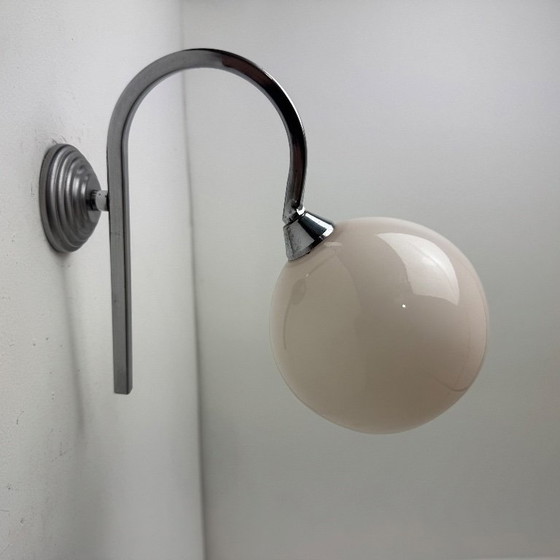 Set of 3 vintage 1960s opaline wall lights – Glass (photo 2 of 8)