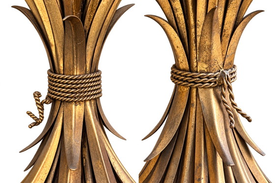 Set di tavolini laterali in stile Hollywood Regency. – Coco Chanel, Glass, Metal (photo 4 of 6)