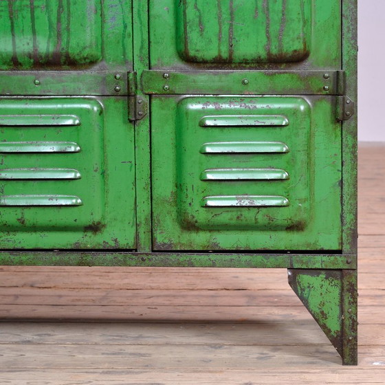 Armadietto industriale verde, anni '50 – Armadi contenitori, Iron, Metal (photo 11 of 13)