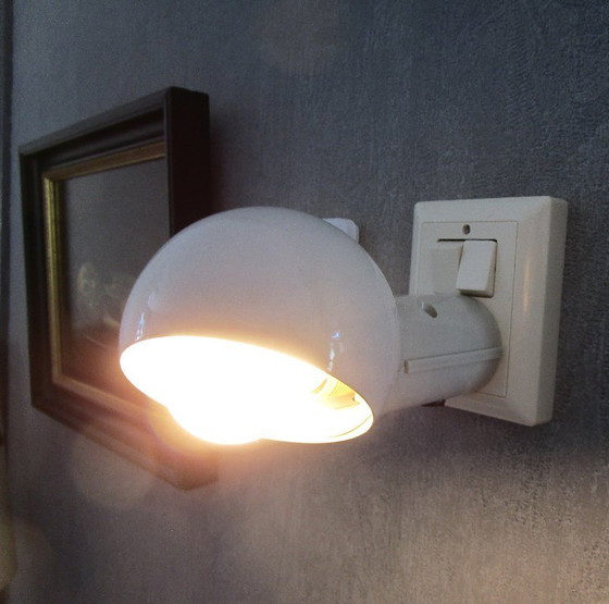 Image 1 of Lampada da tavolo retrò con attacco in metallo bianco/grigio, di grandi dimensioni.