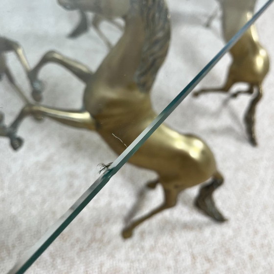 Couchtisch im Hollywood-Regency-Stil, 6 patinierte Messingpferde und Glasplatte, 1970 – Couchtische, Brass (photo 18 of 23)