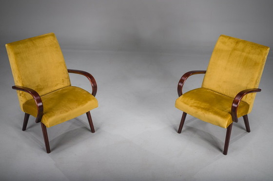 Image 1 of Model 53 fauteuils in mosterdgeel fluweel, toegeschreven aan Jaroslav Smidek voor Ton, jaren 60, set van 2