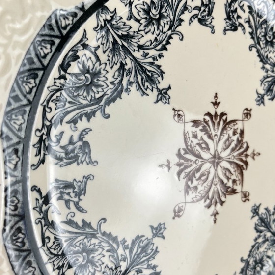 Image 1 of Assiette carré / plat Longchamp modele "Diane" ,faïence polychrome, fin XIXe s.
