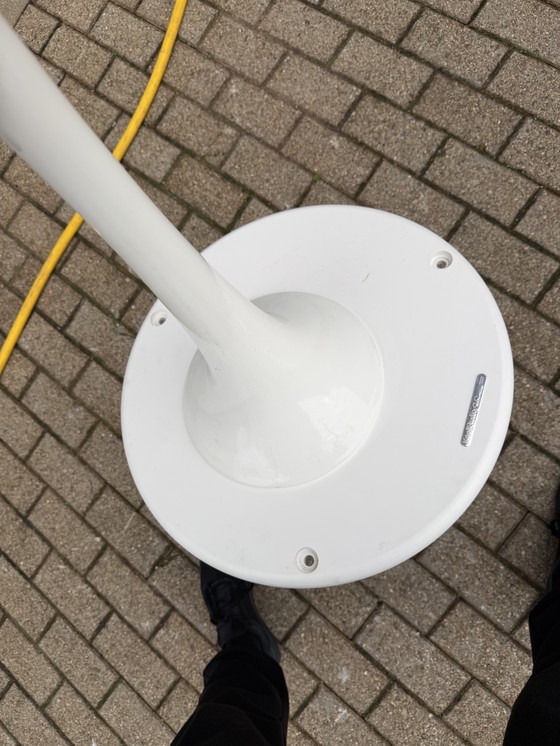 Image 1 of Original round Knoll Tulip dining table (120cm) white laminate Eero Saarinen