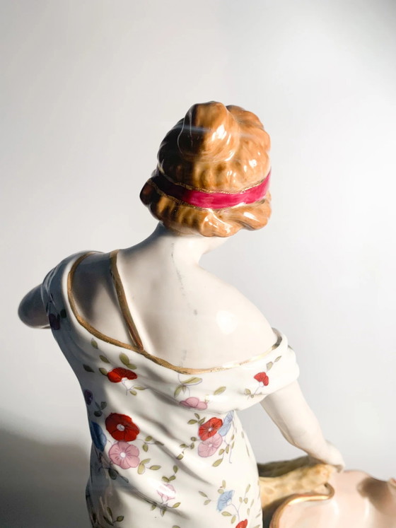 Sculptures en céramique française d'une dame avec des paniers, années 1940 (photo 11 of 14)