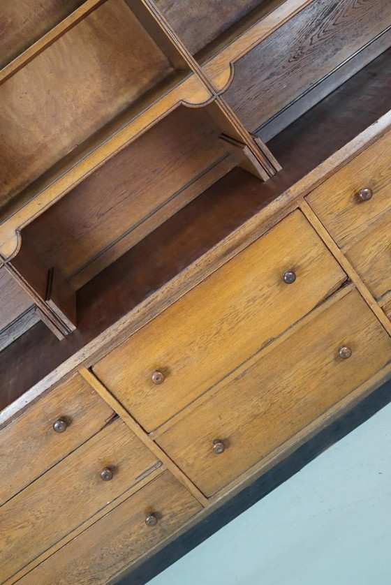 Image 1 of Grand meuble ancien Art Déco en chêne, style boutique de chocolat allemande, années 1920