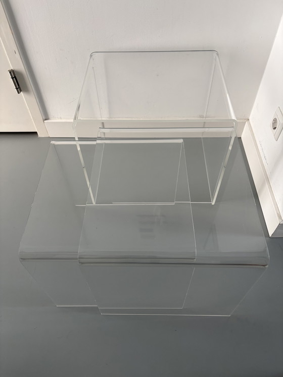 Image 1 of 3 tables d'appoint vintage en plexiglas