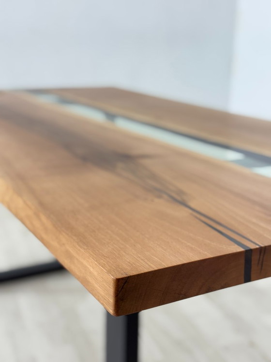 Image 1 of Eettafel van epoxyhars / eettafel / vergadertafel, massief walnoothout / 180 cm breed