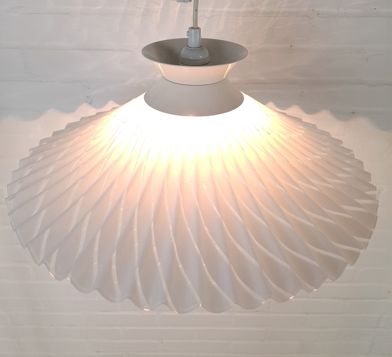 Image 1 of Lampada a sospensione vintage a forma di cappello da strega in acrilico, risalente agli anni '70.